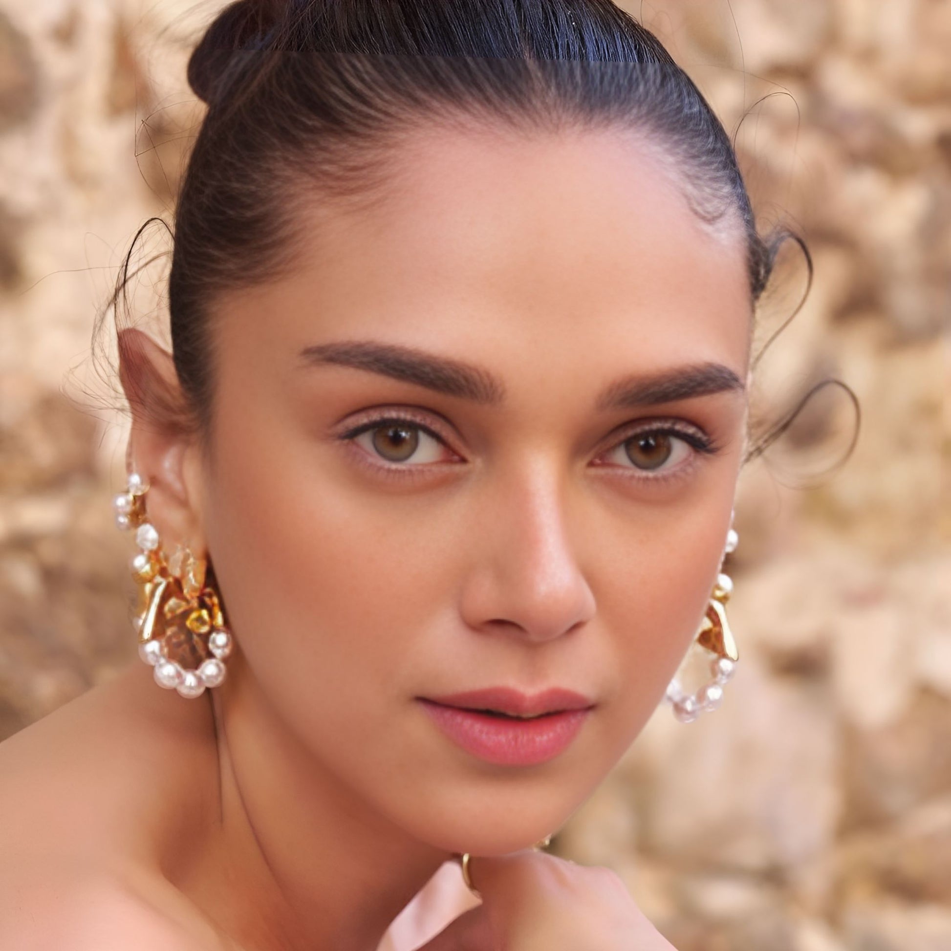 ADITI RAO HYDARI - GOLD OCEAN PEARL HOOPS - AEQEA